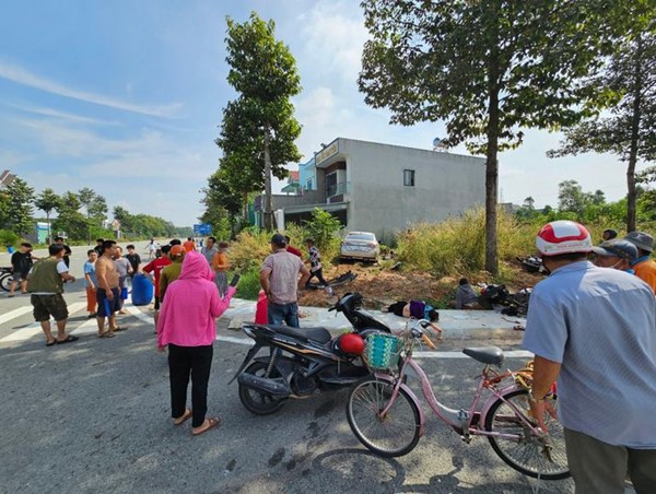 Tai nạn giao thông mới nhất hôm nay (10/12/2023): Va chạm xe buýt, 2 bố con thiệt mạng