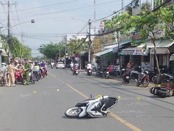 Tai nạn giao thông mới nhất hôm nay (12/12/2023): Người phụ nữ tử vong sau khi va chạm với xe ben trên quốc lộ 1