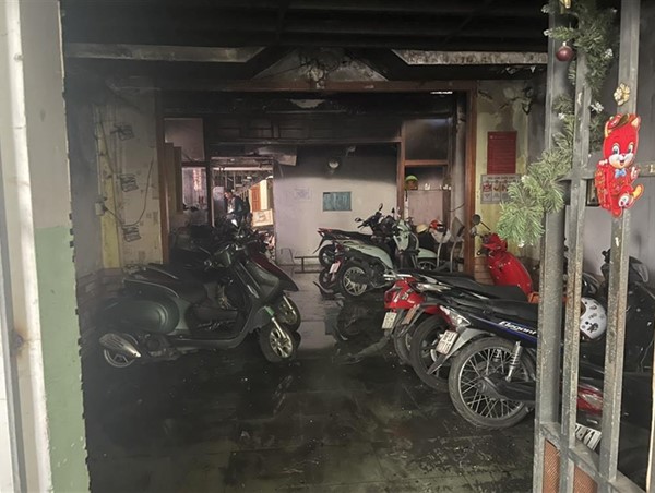 12 người dân được giải cứu an toàn khỏi đám cháy tại TP Hồ Chí Minh