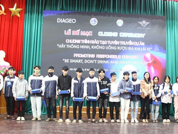 “Hãy thông minh, không uống rượu bia khi lái xe”