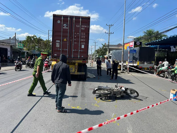 Tai nạn giao thông mới nhất hôm nay (14/12/2023): Tông vào đuôi xe ba gác, thiếu niên 16 tuổi tử vong thương tâm