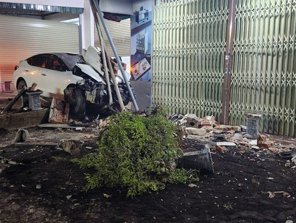 Tai nạn giao thông mới nhất hôm nay (16/12/2023): Một người tử vong sau va chạm với xe bồn 