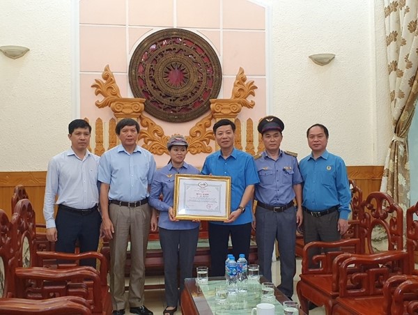 Kịp thời khen thưởng cá nhân và tập thể tổ tàu SE2