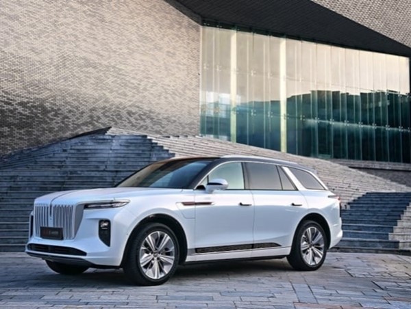 Cập nhật bảng giá xe hãng Hongqi tháng 12/2023