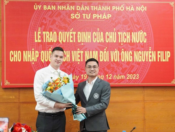 Trao Quyết định của Chủ tịch Nước cho nhập quốc tịch đối với thủ môn Nguyễn Philip