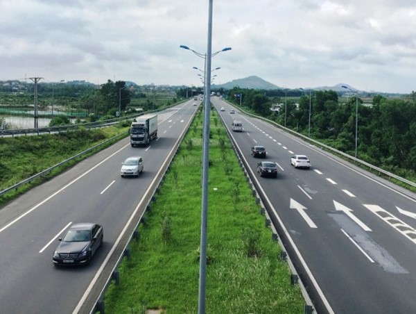 Mức thu phí sử dụng đường bộ mới áp dụng từ 1/2/2024