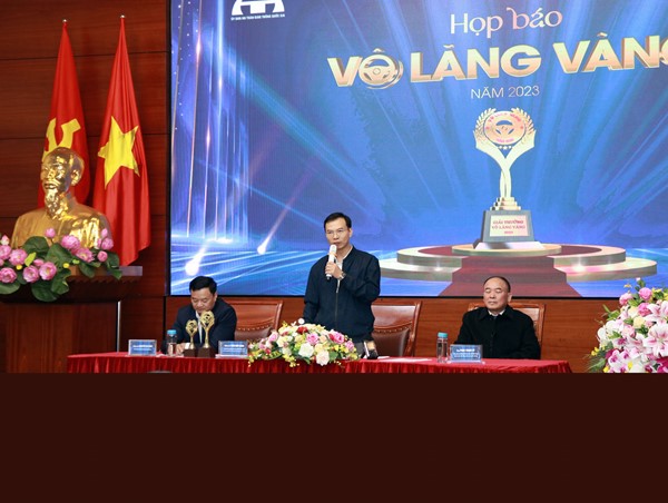  20 tập thể và 50 cá nhân đạt giải thưởng ”Vô lăng vàng” lần thứ 11