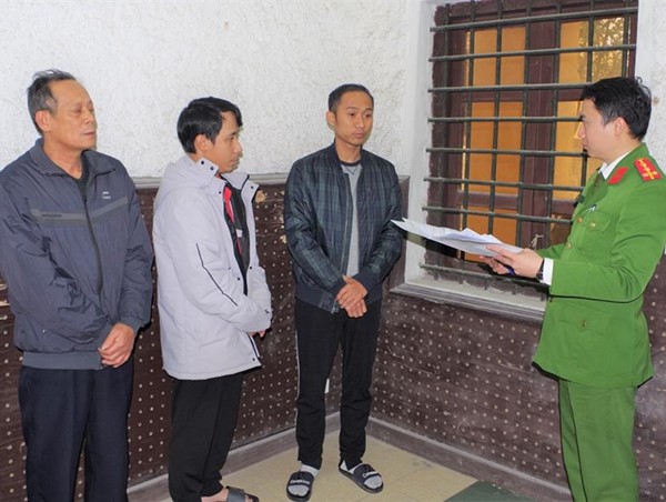 Bắt 3 đối tượng bán 600 giấy khám sức khỏe giả