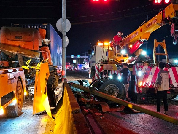 Tai nạn giao thông mới nhất hôm nay (21/12/2023): Hai xe máy tông nhau trên đường làng, 2 người tử vong