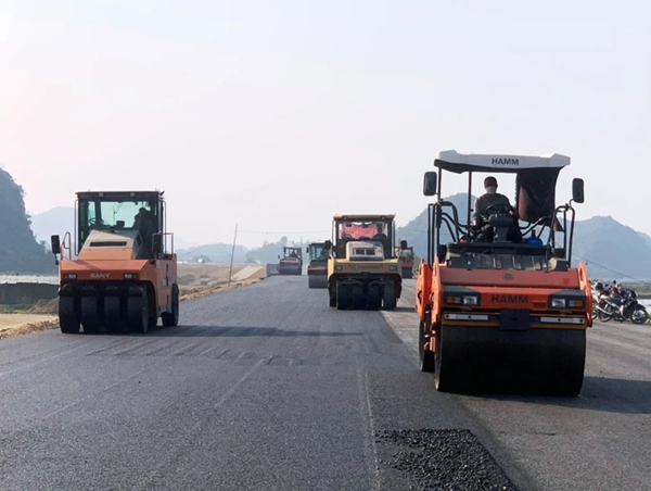 Đẩy nhanh thủ tục chuẩn bị đầu tư, thi công loạt dự án giao thông trọng điểm