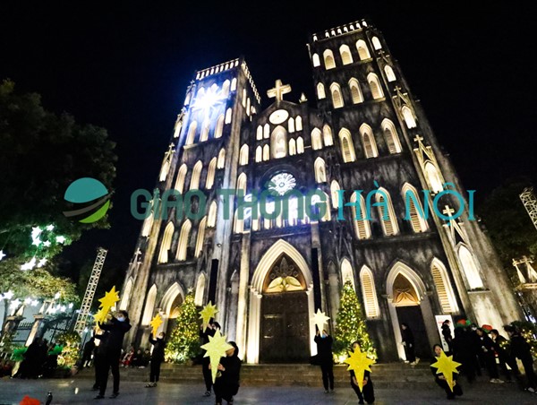 Vẻ đẹp của Nhà thờ Lớn Hà Nội về đêm dịp Giáng sinh 2023