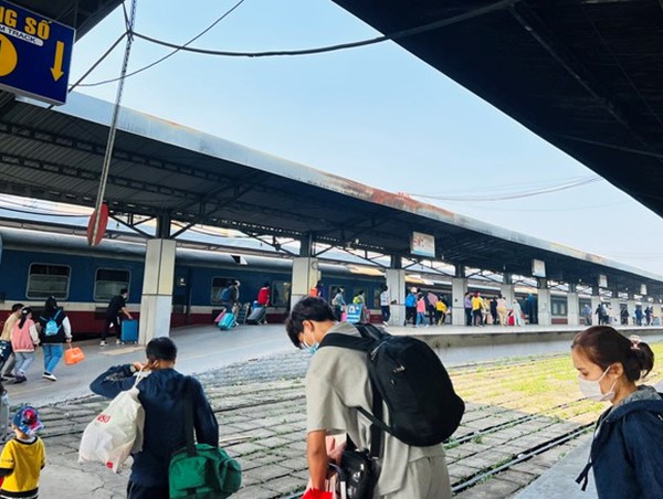 Ngành đường sắt bán thêm 3.000 vé tàu Tết Nguyên đán Giáp Thìn 2024