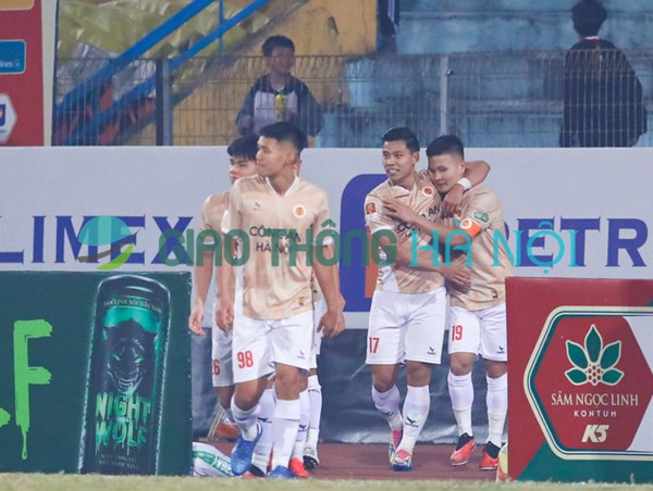 Quang Hải ghi siêu phẩm giúp CAHN đánh bại B.Bình Dương