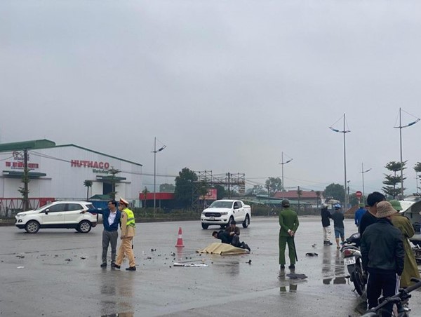 Tai nạn giao thông mới nhất hôm nay (30/12/2023): Nam thanh niên bị xe đầu kéo tông tử vong tại nút giao “tử thần”