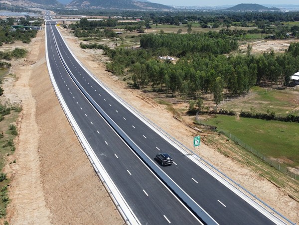 Nghiên cứu đầu tư xây dựng tuyến đường cao tốc Vĩnh Hảo - Liên Khương 