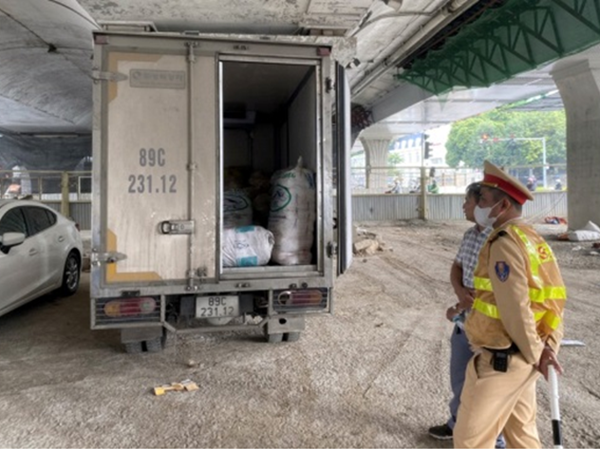 Kịp thời ngăn chặn 1,1 tấn mỡ “bẩn” bán ra thị trường