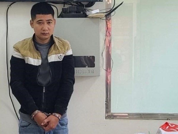 Bắt giữ đối tượng buôn bán gần 100kg pháo nổ 