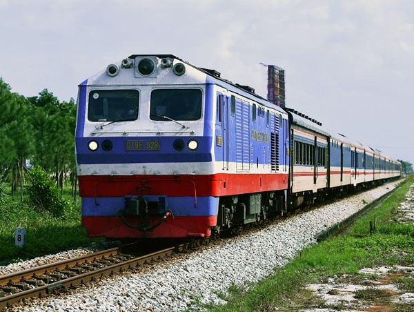 Ngành đường sắt được giao chế tạo đoàn tàu chạy với tốc độ trên 100km/h