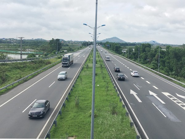 Giao nhiệm vụ tổ chức lập Báo cáo nghiên cứu khả thi Dự án kết nối cao tốc Nội Bài - Lào Cai với cao tốc Tuyên Quang - Phú Thọ