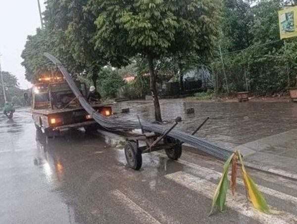 Tai nạn giao thông mới nhất hôm nay (12/1/2024): Xe tự chế chở sắt va chạm xe máy, nam thanh niên tử vong