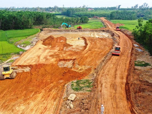 Đẩy nhanh tiến độ bồi thường, giải phóng mặt bằng Dự án cao tốc Quảng Ngãi - Hoài Nhơn