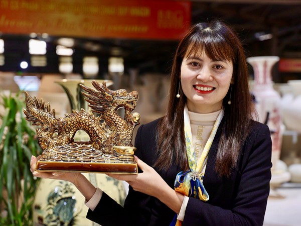 Gốm Chu Đậu tạo hình rồng phục vụ Tết Nguyên đán 2024