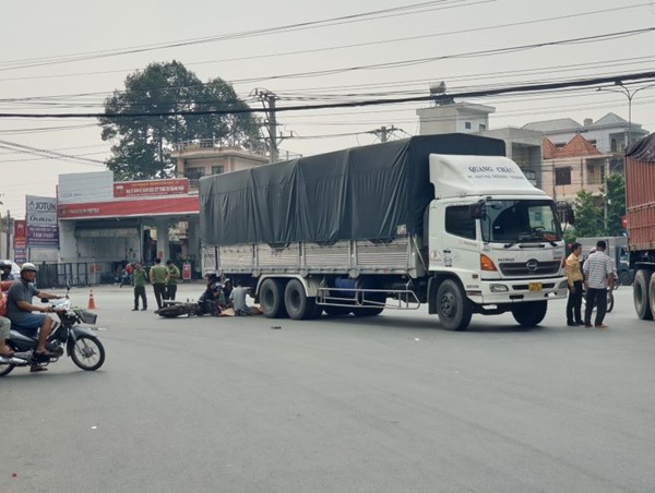 Tai nạn giao thông mới nhất hôm nay (18/1/2024): Xe tải va chạm xe máy, bé trai 8 tuổi tử vong