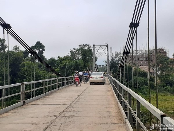 Bộ GTVT phản hồi kiến nghị đầu tư xây dựng cầu cứng bắc qua sông Giăng thay thế cầu treo chợ Chùa