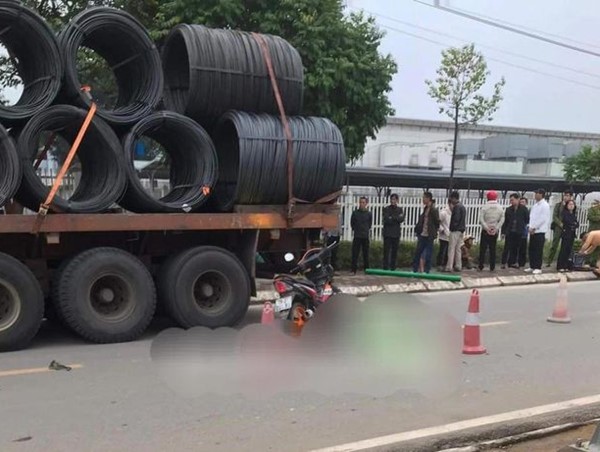 Tai nạn giao thông mới nhất hôm nay (19/1/2024): Va chạm đuôi xe máy kéo, người phụ nữ tử vong tại chỗ