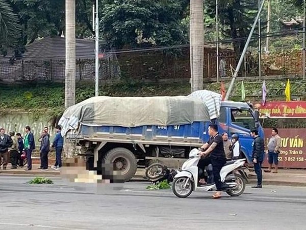 Tai nạn giao thông mới nhất hôm nay (21/1/2024): Đi bộ qua đường, người đàn ông bị xe máy tông tử vong