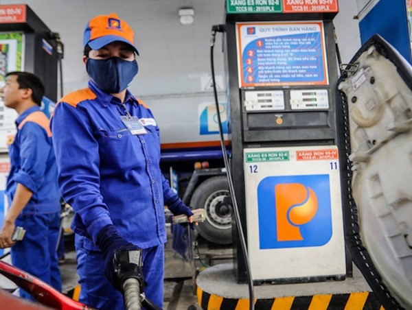 Giá xăng RON95 tăng mạnh thêm gần 1.000 đồng/lít từ chiều 25/1