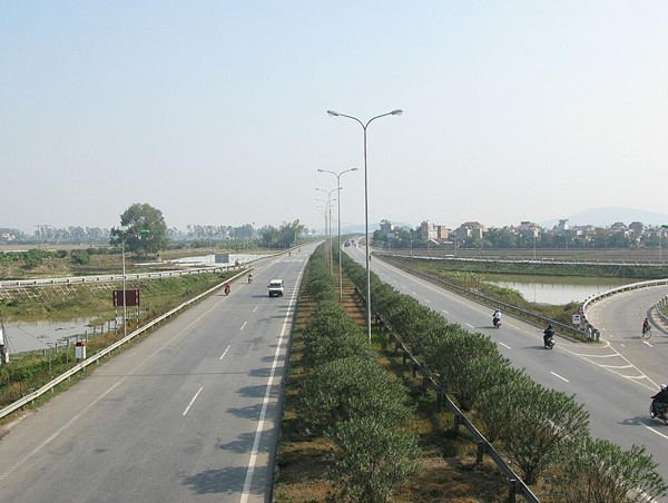 Bộ GTVT phản hồi về việc mở rộng thêm phần đường dành cho xe thô sơ trên tuyến QL1A qua Quảng Nam