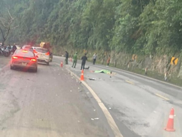 Tai nạn giao thông mới nhất hôm nay (29/1/2024): Xe máy không biển số va chạm ô tô, 2 thanh niên thương vong