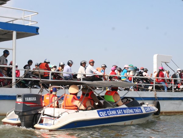 Bảo đảm trật tự ATGT và phục vụ tốt nhu cầu đi lại của nhân dân trong dịp tết Nguyên đán