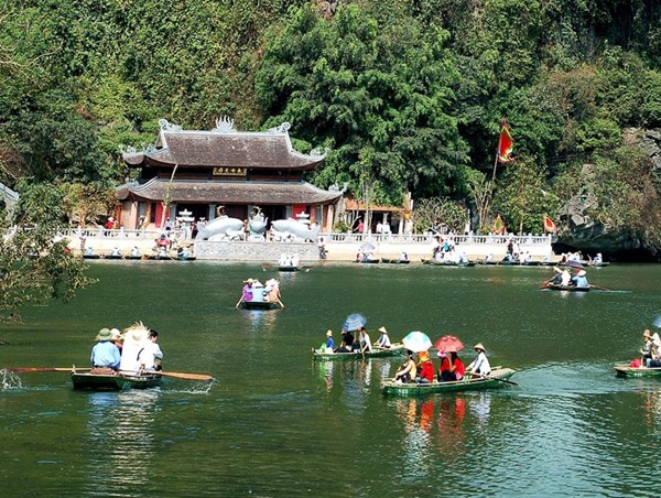 Điều chỉnh giá dịch vụ đò dọc tại Quần thể di tích thắng cảnh Hương Sơn