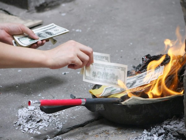 Khuyến cáo người dân đốt vàng mã dịp Tết an toàn