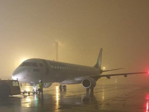 Sương mù dày đặc ở Hà Nội, nhiều chuyến bay bị ảnh hưởng