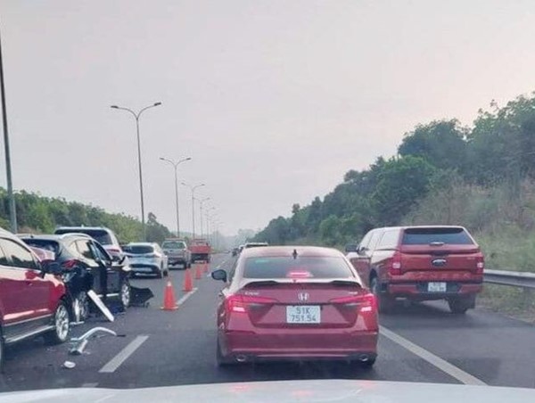 Tai nạn giao thông mới nhất hôm nay (3/2/2024): Va chạm với xe máy, học sinh lớp 5 tử vong