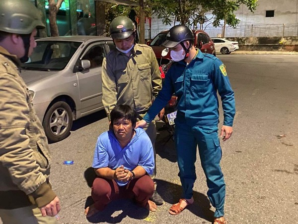 Bắt đối tượng chuyên cạy cửa xe ô tô để trộm cắp