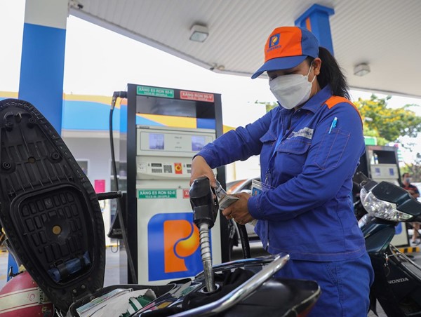 Giá xăng dầu đồng loạt giảm trước Tết Nguyên đán