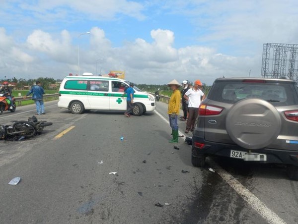 Tai nạn giao thông mới nhất hôm nay (16/2/2024): Xe tải tông liên hoàn trên quốc lộ rồi bỏ chạy, một người tử vong