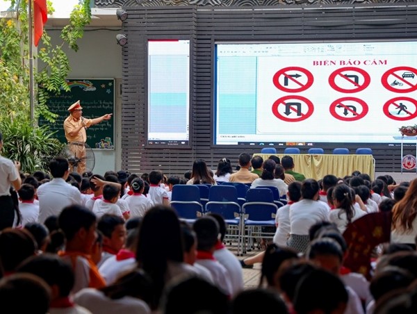 Hà Nội tăng cường công tác bảo đảm trật tự an toàn giao thông cho học sinh trong tình hình mới 