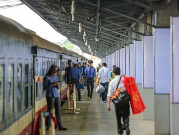 Đường sắt chạy thêm tàu phục vụ hành khách đi lại sau nghỉ Tết 