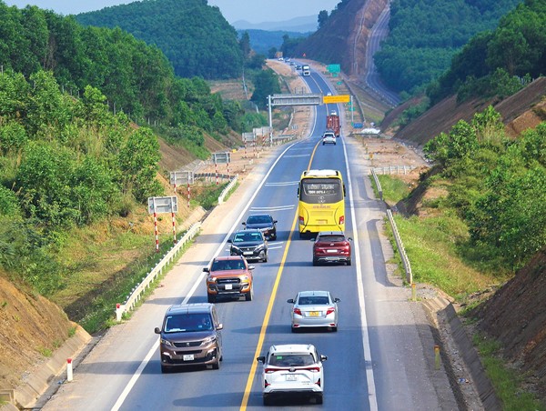 Đề xuất giải pháp nâng cao ATGT, năng lực khai thác Dự án thành phần đầu tư đoạn Cam Lộ - La Sơn