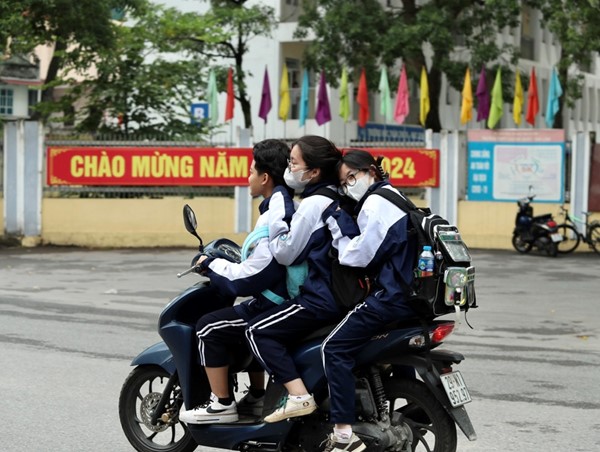 Học sinh đi xe máy không bằng lái: Phụ huynh chịu trách nhiệm pháp lý