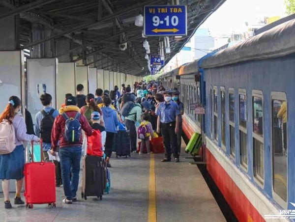 Đường sắt tiếp tục chạy thêm nhiều chuyến tàu Thống nhất sau Tết