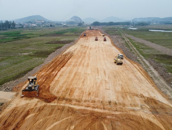 Đẩy nhanh tiến độ thi công, đảm bảo hoàn thành dự án cao tốc Diễn Châu - Bãi Vọt
