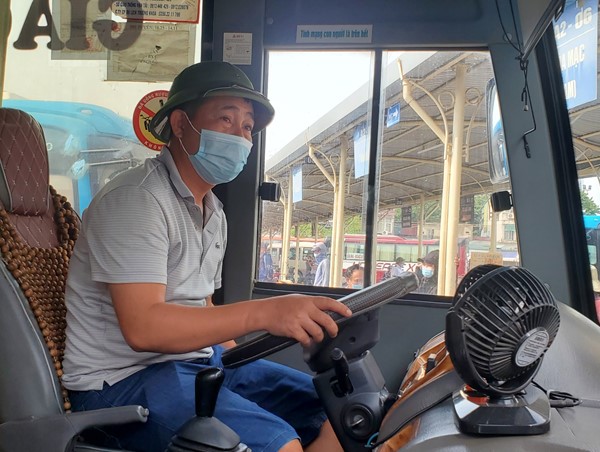 Tài xế xe khách xoay sở đủ đường trước khó khăn do dịch bệnh