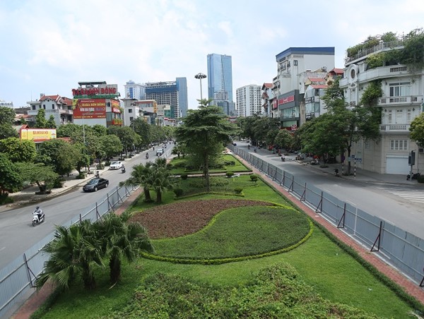 Xén dải phân cách giữa tuyến Văn Cao - Liễu Giai: Giải tỏa ùn tắc, đồng bộ trục Hồ Tây - Ba Vì