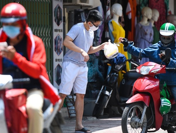 Ngăn ngừa lây lan Covid-19: Cần hạn chế đội ngũ giao hàng khó kiểm soát